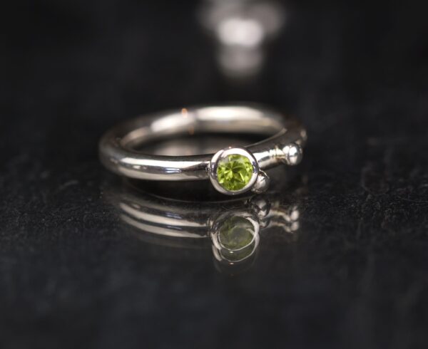 SILVER PERIDOT RING - Image 3